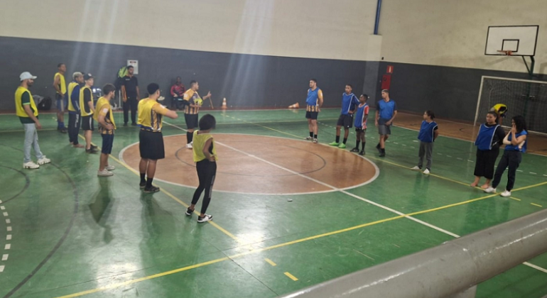 1ª Copa EJA de Venda Nova reúne alunos de dez escolas em disputas de futsal e queimada