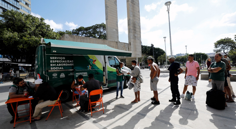 PBH já atendeu 4 mil pessoas em situação de rua com uso de vans