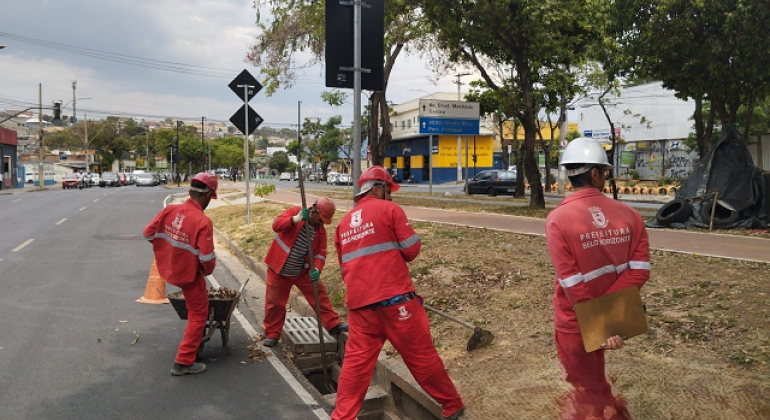 PBH chega a quase 100 mil limpezas de bocas de lobo contra alagamentos