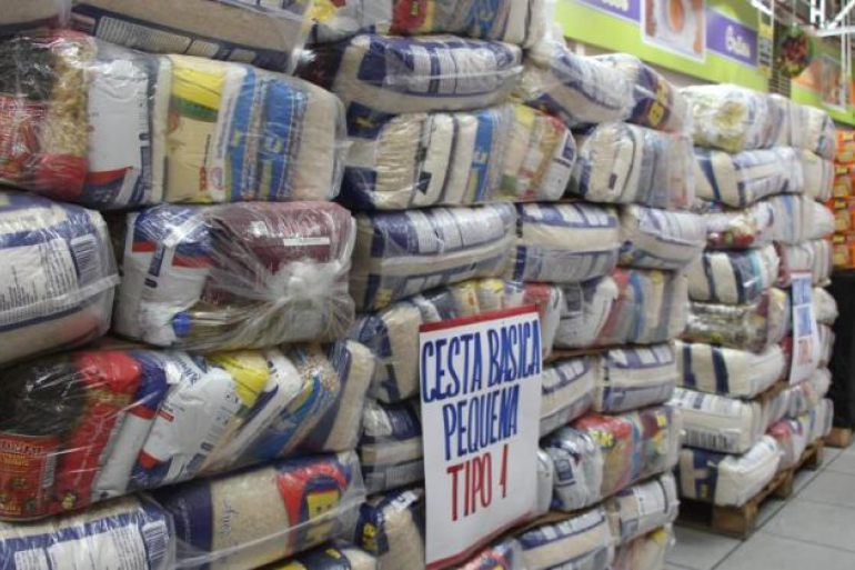 PBH entrega mais de 31 mil cestas de alimentos nas férias escolares PBH entrega mais de 31 mil cestas de alimentos nas férias escolares