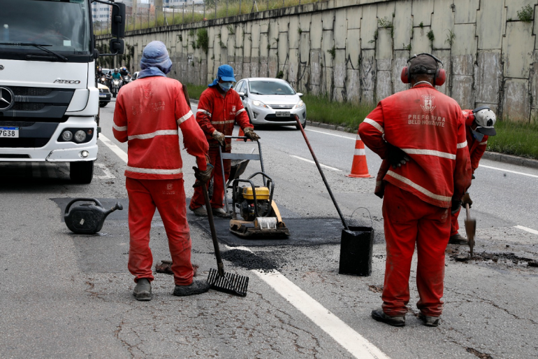 Prefeitura de BH intensifica opera??o tapa-buracos nas principais vias da cidade
