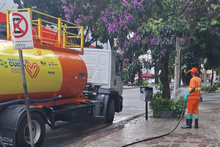 Lavação das ruas na região central é ampliada