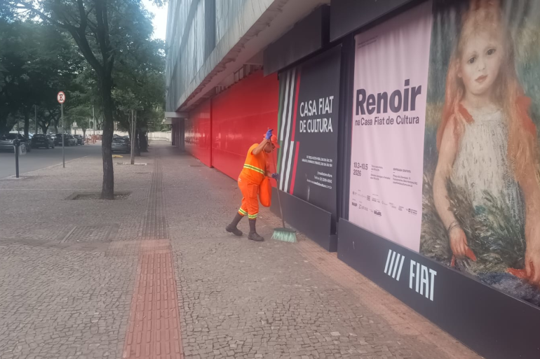 Garis de Belo Horizonte visitam exposição de Renoir na Casa Fiat de Cultura