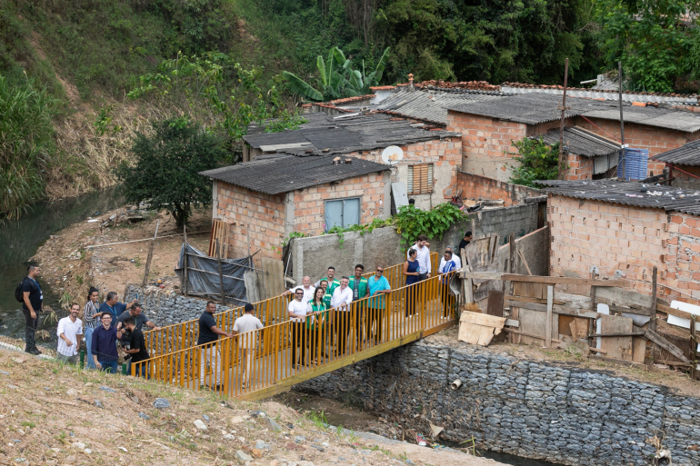Obra de contenção e estabilização de encosta é entregue na Vila Pinho Obra de contenção e estabilização de encosta é entregue na Vila Pinho