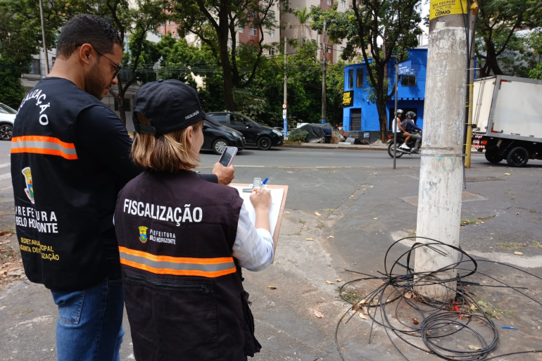 Publicado decreto que prevê multa de até R$ 24 mil para empresas por fios soltos em BH