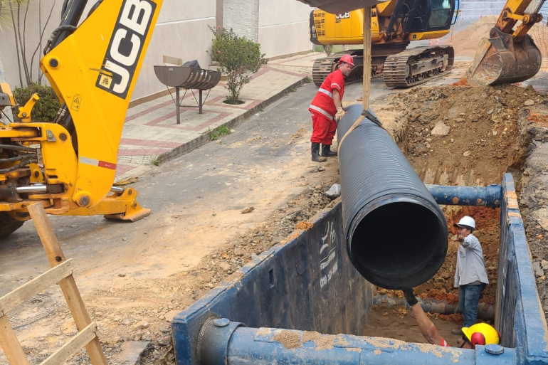 Obras de implantação de novo sistema de drenagem no bairro Tirol, no Barreiro, vão prevenir enchentes na região