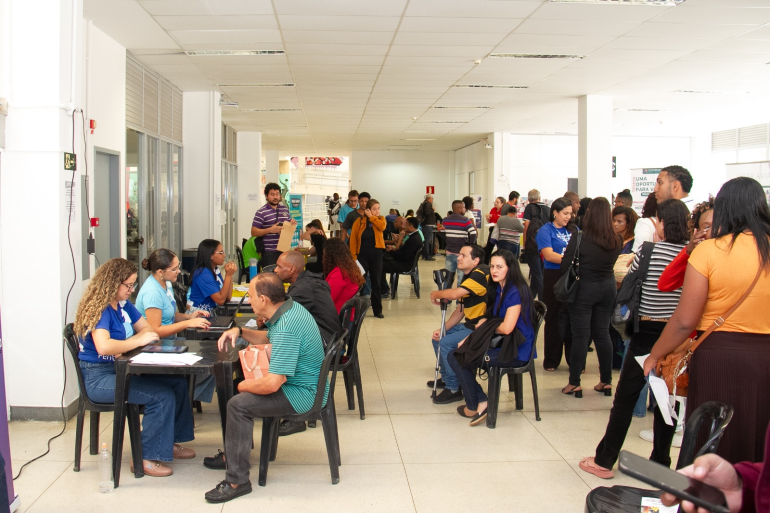 Feirão de Empregos da PBH atende mais de mil pessoas em busca de vaga no mercado de trabalho Feirão de Empregos da PBH atende mais de mil pessoas em busca de vaga no mercado de trabalho