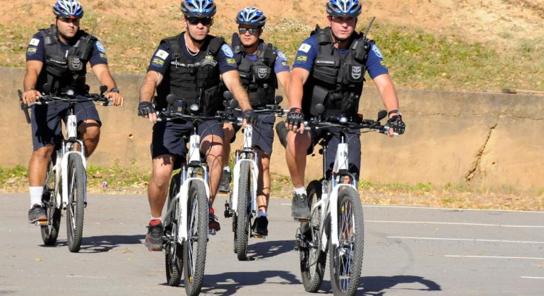Guardas treinam para policiamento em bikes