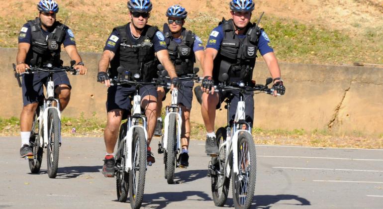 Grupo de Ronda Bike Guardas treinam para policiamento em bikes