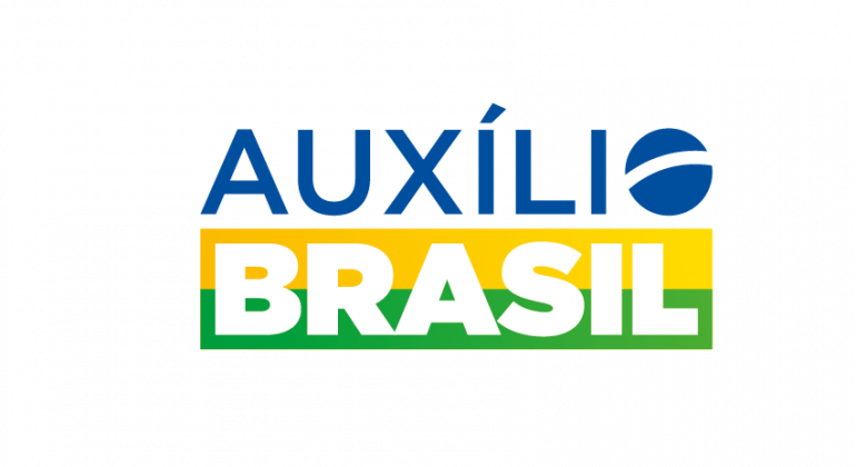 Programa Auxílio Brasil Imagem de fundo branco com os dizeres em azul, verde e amarelo escrito Auxílio Brasil