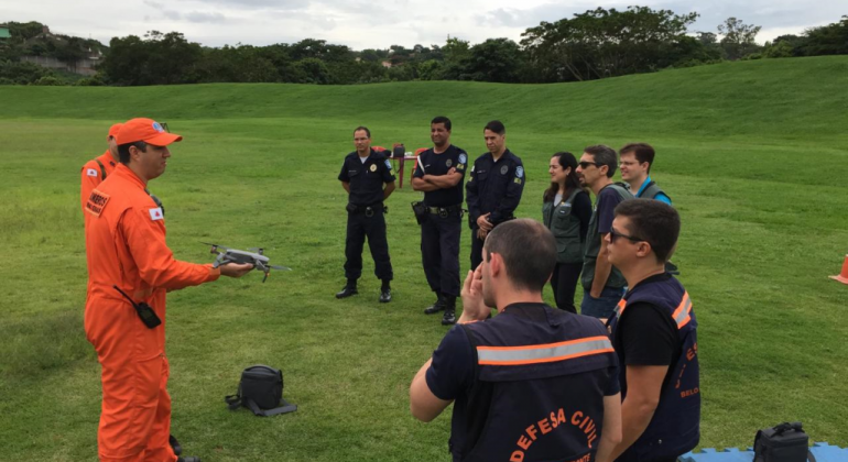 Bombeiros capacitam equipes da Prefeitura para utilização de drones Bombeiro capacita equipe da Prefeitura para utilização de drones