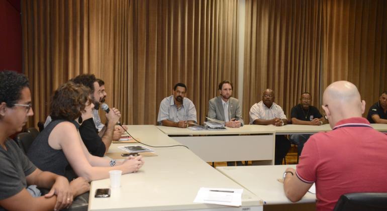 Secretário Municipal de Desenvolvimento participa de reunião de entrega de Termos de Direito Real de Uso de baixios de viadutos Secretário Municipal de Desenvolvimento participa de reunião de entrega de Termos de Direito Real de Uso de baixios de viadutos