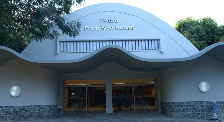 Entrada do Teatro Francisco Nunes