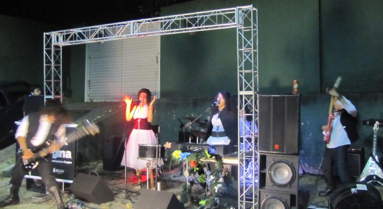 Apresentação da banda de roque A Sombra no evento Rock da Regina 2017, com quatro integrantes. Foto: Julio Cesar Brito