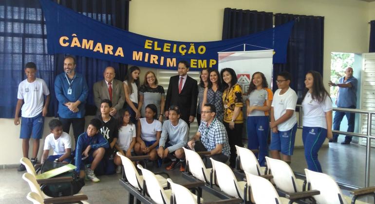 Vereadores mirins começam a atuar a partir de maio Estudantes de escolas públicas se reúnem para eleger vereadores mirins. Foto: Divulgação PBH
