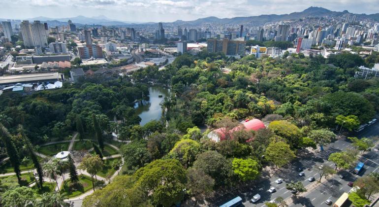 5 atrações gratuitas imperdíveis para o fim de semana em BH (Foto Vander Brás) O Parque Municipal de Belo Horizonte visto do alto.