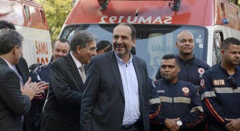 Governador do Estado de Minas Gerais, Fernando Pimentel, e prefeito de Belo Horizonte, Alexandre Kalil, participam de solenidade de entrega de 14 ambulâncias do governo Minas para BH. 