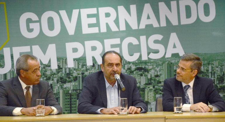 Prefeitura inicia aperfeiçoamento de Portal da Transparência. Foto: Amira Hissa Prefeito Alexandre Kalil se pronuncia durante lançamento de aperfeiçoamento de Portal da Transparência acompanhado deprocurador-geral do município, Tomás de Aquino e controlador-geral do município, Leonardo Ferraz.