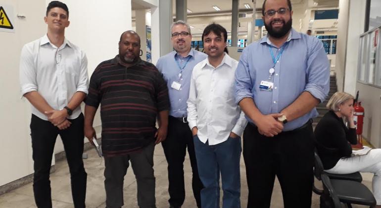 Wellington Ricardo Moreira, chefe de gabinete do prefeito de BH; Cristiano Otávio, assessor; Juliano Ribeiro Pimenta, gerente do BH Resolve; prefeito Juninho, da cidade de Mário Campos; e secretário adjunto de Modernização, Jean Mattos. Wellington Ricardo Moreira, chefe de gabinete do prefeito de BH; Cristiano Otávio, assessor; Juliano Ribeiro Pimenta, gerente do BH Resolve; prefeito Juninho, da cidade de Mário Campos; e secretário adjunto de Modernização, Jean Mattos.