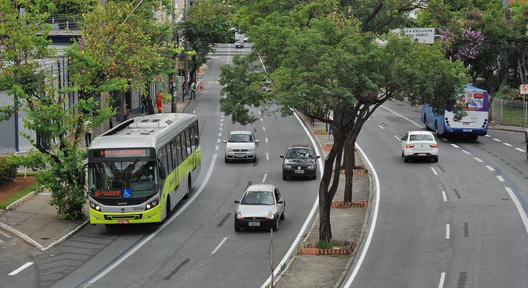Veículos poderão usar faixas exclusivas aos fins de semana - Foto: Breno Pataro/PBH Pista da avenida Carlos Luz