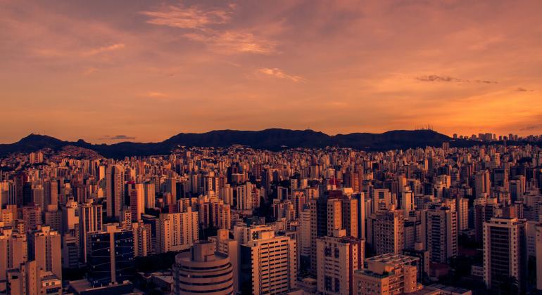 Orçamento apresentado pela PBH prevê equilíbrio em 2018 - Foto: João Paulo Vale Belo Horizonte no por do sol