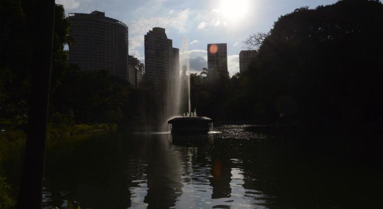 Fonte do Parque Municipal em dia de sol