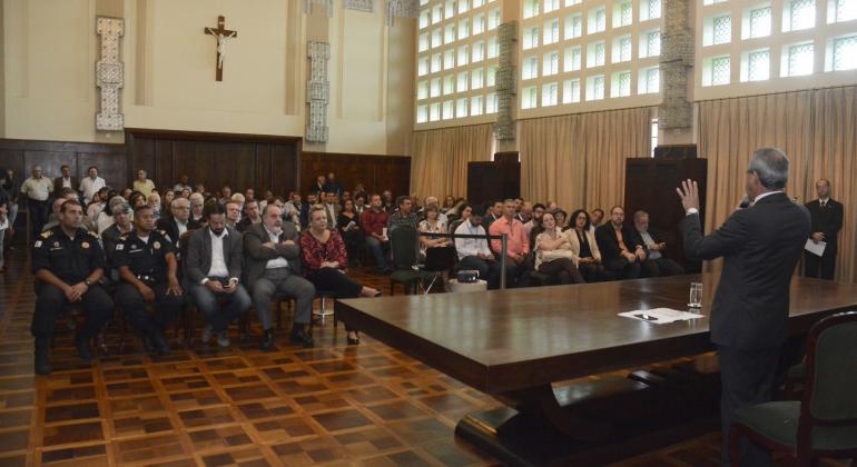 Procurador Geral do Município apresenta estratégias ao público presente no Salão Nobre da PBH