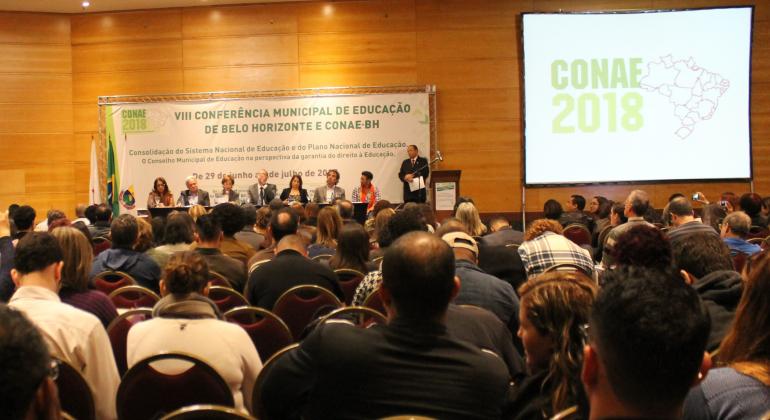 Muitos profissionais de educação assistem a abertura de VIII Conferência Municipal de Educação e da etapa municipal da Conae 2018.