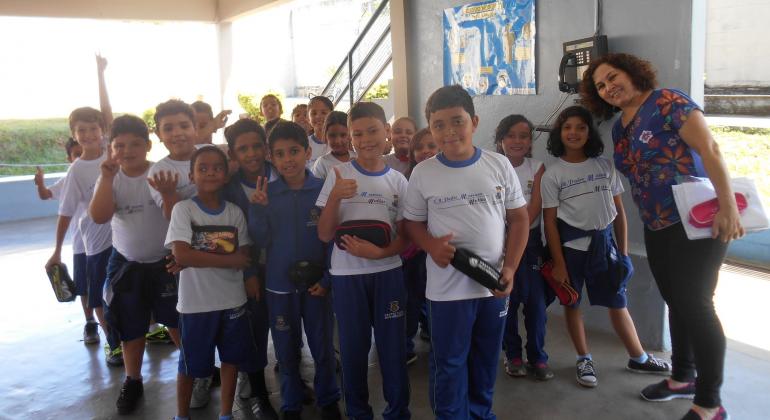 Escola Municipal Padre Marzano Matias ostenta a melhor avaliação do Ideb entre todas as escolas da rede municipal de ensino. Foto: E.M. Padre Marzano Matias Cerca de treze alunos da Escola Municipal Padre Marzano Matias.