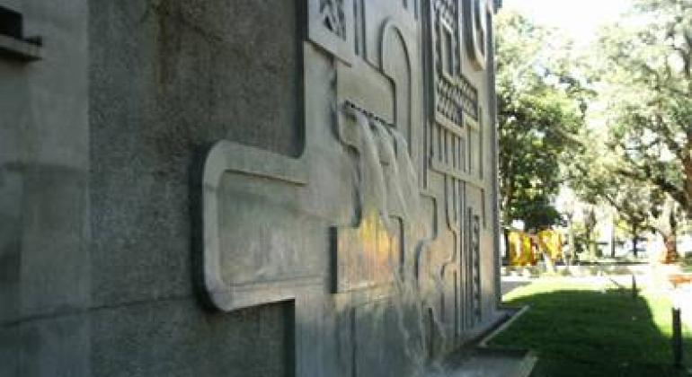 Detalhe de cascata da Praça da Assembleia