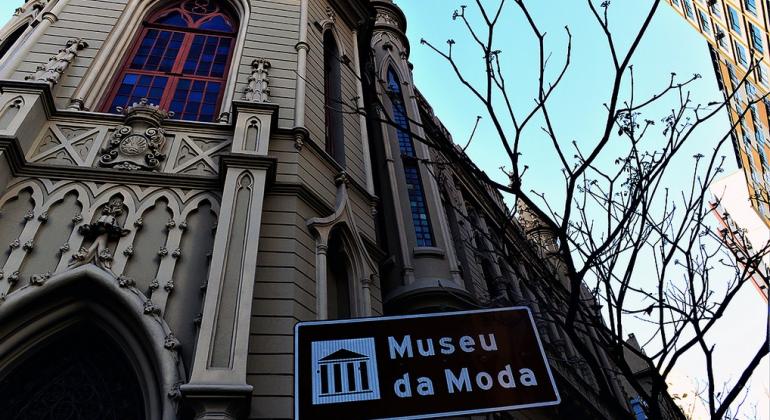 Fachada do Museu da Moda.