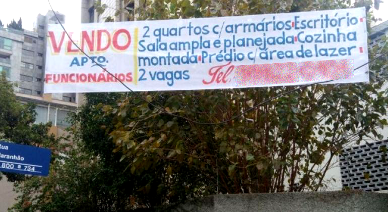 Centro-Sul retira publicidade irregular diariamente. Foto: Álvaro da Silva Faixa irregular de venda de imóvel com anúncio de venda de apartamento.