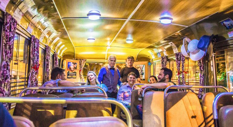 Pampulha Retrô Tour é um dos atrativos do Circuito Pampulha Noturno. Foto: Ricardo Laf Sete pessoas curtem passeio na Jardineira que realiza o Pampulha Retrô Tour, que percorre os pontos turísticos da Pampulha com ingressos a R$ 20.