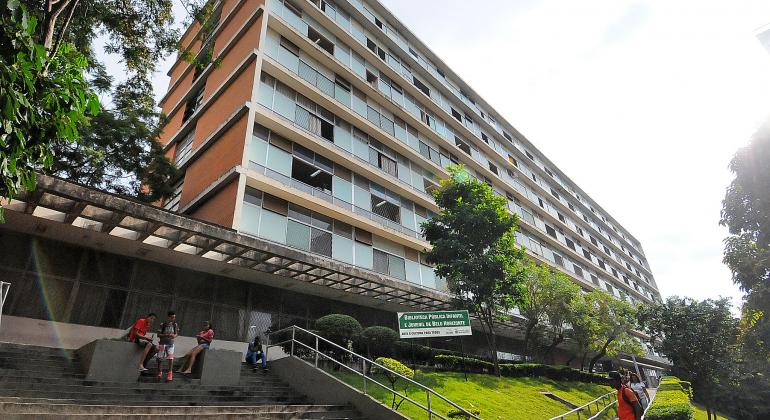 Há vagas para alfabetização e certificação de jovens e adultos na Escola Municipal Caio Líbano, no bairro Santo Antônio. Foto: Divino Advíncula/PBH Prédio da Secretaria Municipal de Educação, onde fica a Escola Municipal Caio Líbano.