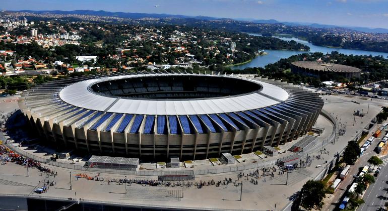BHTrans realiza operação de transporte no entorno do Mineirão, a partir das 17h de sábado, dia 8/7, para o evento Garota VIP. Foto: Breno Pataro Fachada do MIneirão, na Pampulha.