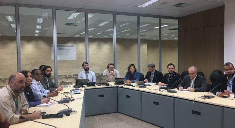 Leandro Garcia faz apresentação para grupo de secretários municipais e empresários israelenses.