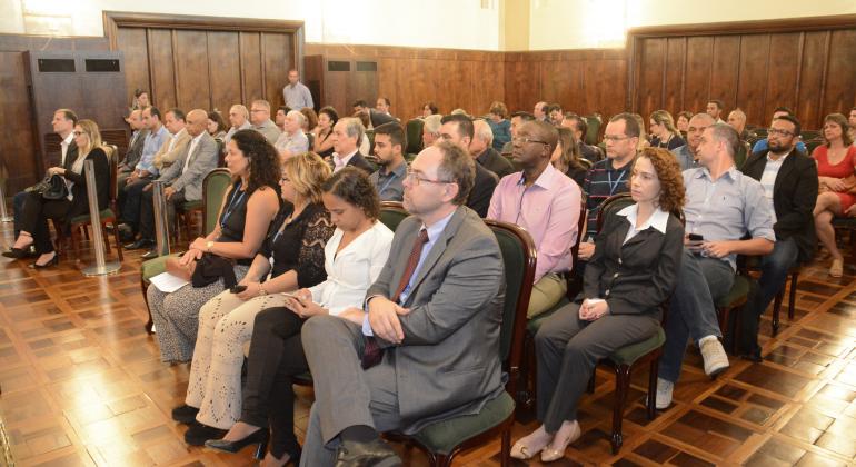 Membros do Conselho Municipal de Políticas de Esportes de Belo Horizonte, empossados na quinta-feira, dia 17 de agosto, e público convidado, no Salão Nobre da Prefeitura.