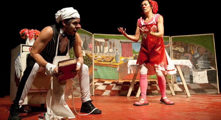 Grupo Armatrux - Uma Surpresa para Benedita. Foto: Netum Lima Atores do grupo Armatrux interpretam o espetáculo "Uma Surpresa para Benedita"