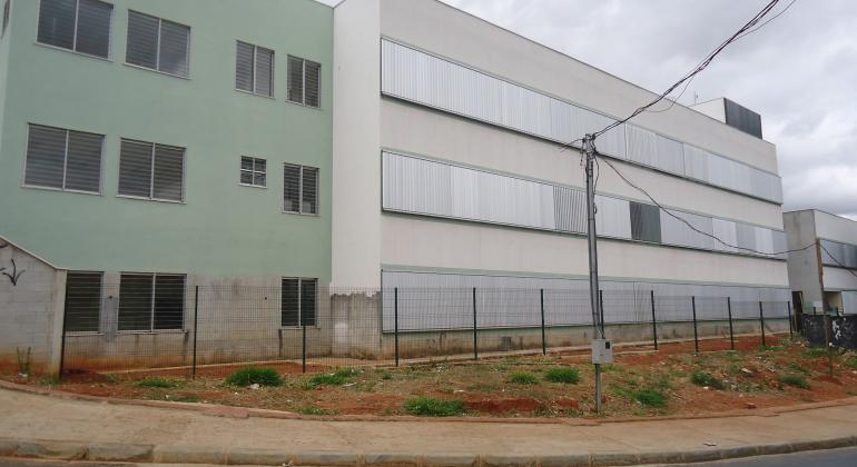 Fachada do Complexo de Saúde do Barreiro de Cima, com conclusão prevista para o fim de 2017. 