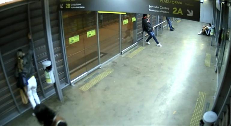 BHTrans amplia segurança e minimiza deslocamento para usuários do MOVE na Avenida Cristiano Machado. Foto BHTrans/PBH Imagem interna da estação Move Ouro Minas