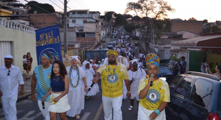 Projeto de Apoio às Políticas Públicas para Povos Tradicionais de Matriz Africana conquistou o 1º lugar na seleção nacional. Foto: João Sales Cortejo de matriz africana Afoxé Bandarerê desfila pelas ruas de BH.