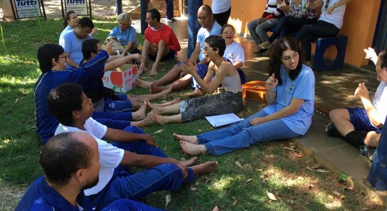 Educação ambiental auxilia na formação de adolescentes com sofrimento mental e de menores que cumprem medidas socioeducativas em BH. Foto: Divulgação PBH Cerca de dez adolescentes com sofrimento mental participam do programa do Centro de Educação Ambiental Centro-Sul, no do Parque Municipal Professor Amílcar Vianna Martins.