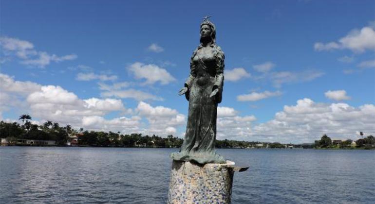 Prefeitura, através da Fundação Municipal de Cultura, irá iniciar a obra para recuperação do Monumento à Iemanjá, na Lagoa da Pampulha. Foto: Arquivo DIPC Estátua de Iemanjá, que fica na Lagoa da Pampulha.