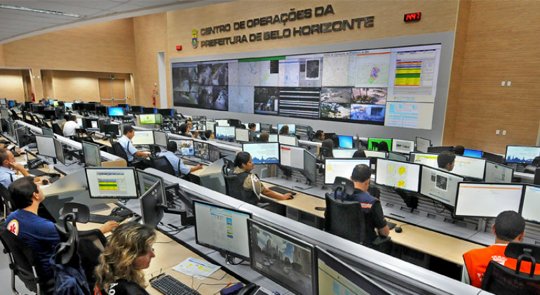 Mais de 4 mil pessoas visitaram este ano o COP da PBH, onde imagens de 1600 câmeras permitem gestão inteligente da cidade. Divulgação/PBH Sala do Centro Integrado de Operações da Prefeitura de Belo Horizonte