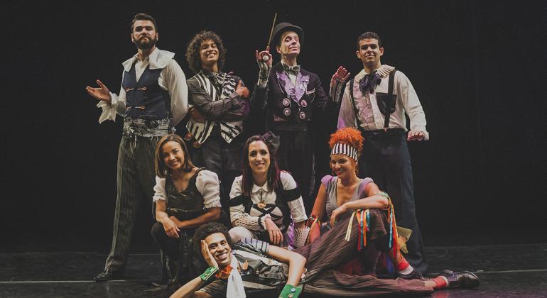 Foto: Kika Antunes Oito integrantes da peça teatral "Concerto para Bebês Brasil", em cartaz no Teatro Marília a partir de 21 de outubro.