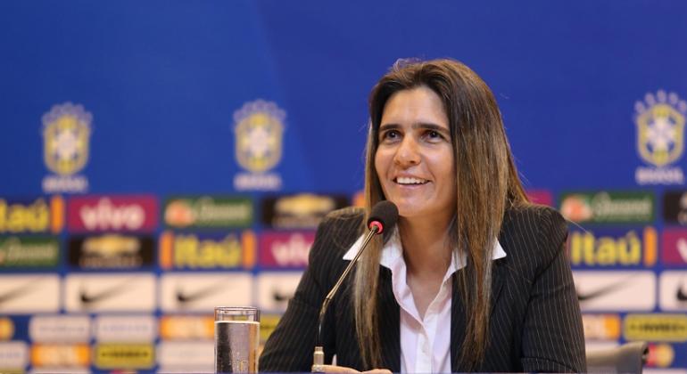 A ex-treinadora da Seleção Brasileira de Futebol Feminino Emily Lima, uma dos participantes do evento “Futebol Amador em Debate: 20 anos da Copa Centenário”. Foto: Divulgação CBF A ex-treinadora da Seleção Brasileira de Futebol Feminino Emily Lima, uma dos participantes do evento “Futebol Amador em Debate: 20 anos da Copa Centenário”