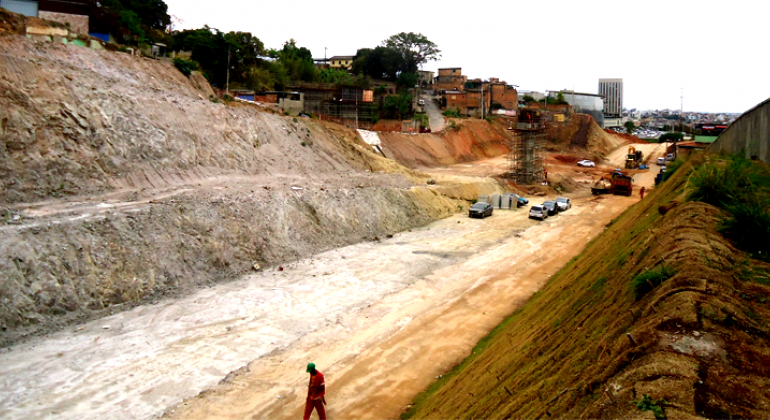 Foto: Antônio Rodrigues/PBH Obras da via 710 em andamento.
