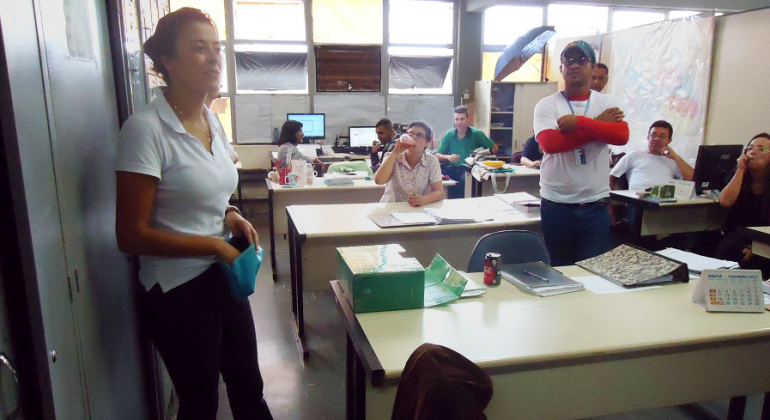 Movimenta PBH promove blitz da saúde para os servidores da Regional Venda Nova no Novembro Azul. Foto: Divulgação PBH Cinco funcionários da Coordenadoria de Atendimento Regional Venda Nova em sala da Prefeitura.