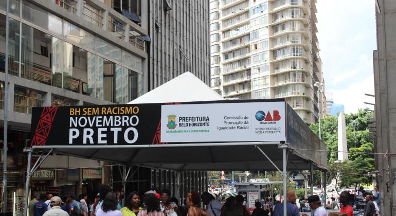 Concentração em ato na praça 7 do Novembro Preto Concentração em ato na praça 7 do Novembro Preto