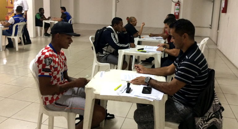 Com vagas definitivas, camelôs cadastrados pela PBH estão confiantes em nova fase de trabalho. Foto: Camila Viana/PBH Camelôs sendo cadastrados pela PBH